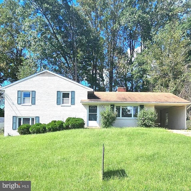 view of front of house featuring a front yard