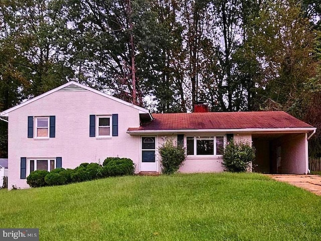 split level home featuring a front lawn