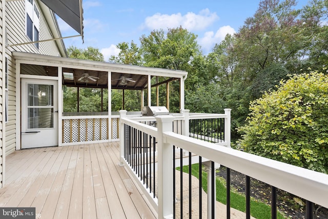 deck with ceiling fan