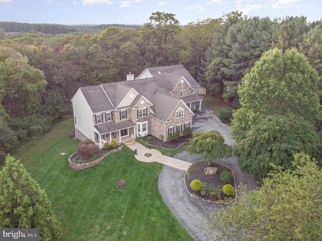 birds eye view of property featuring a wooded view