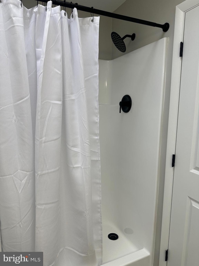 206 Mustang Ct, Gambrills, MD 21054 - bathroom with a shower with curtain