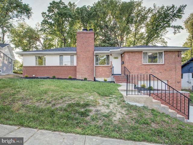 view of front of home with a front lawn