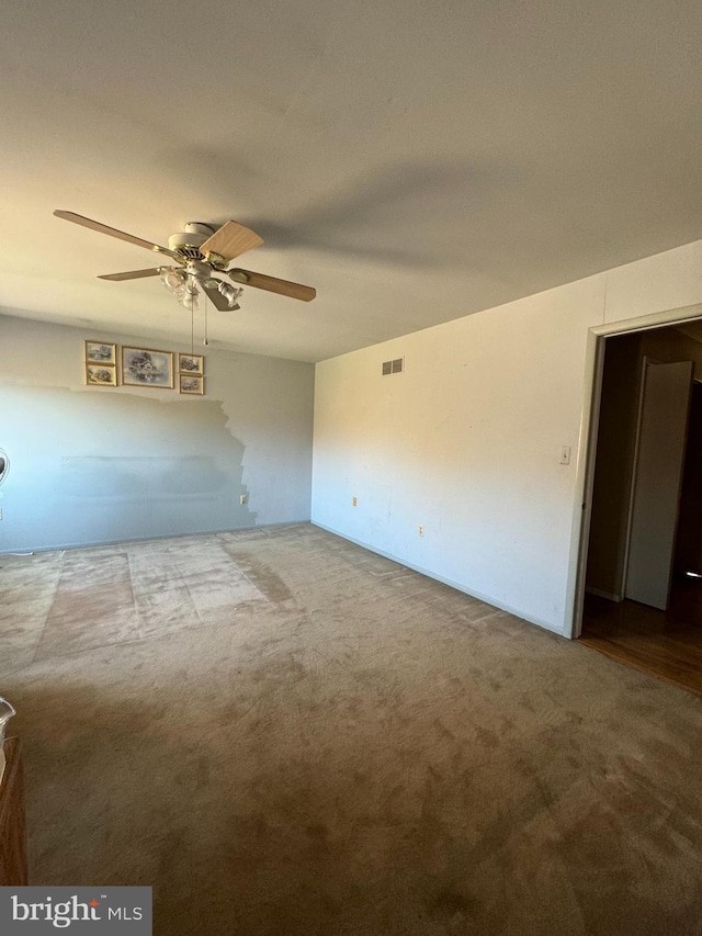 unfurnished room featuring carpet and ceiling fan