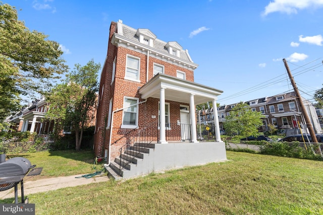 view of front of house featuring a front yard