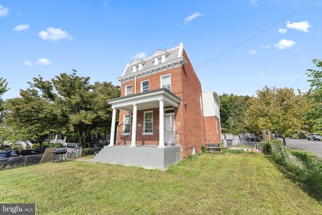 view of front of home featuring a front lawn and covered porch