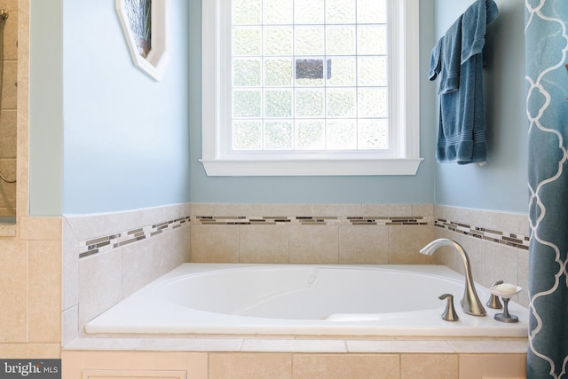 bathroom featuring tiled tub