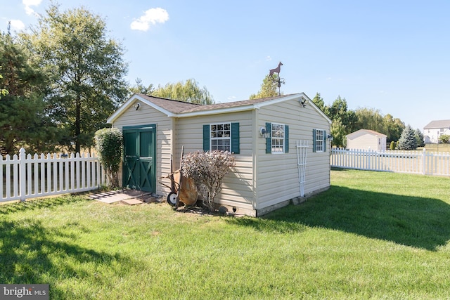 view of outdoor structure featuring a yard