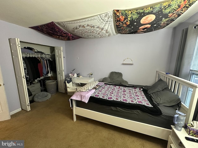 bedroom featuring carpet flooring and a closet