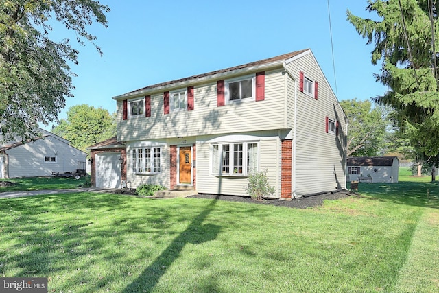 view of front facade featuring a front yard and a garage