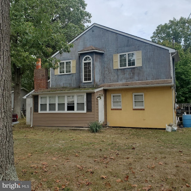 view of front facade with a front yard