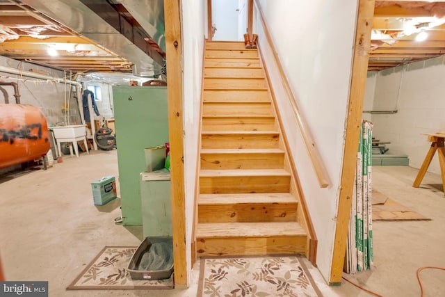 stairway featuring concrete floors