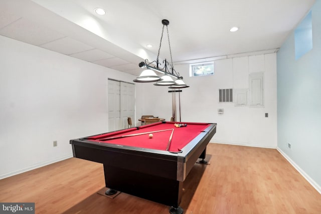 playroom with hardwood / wood-style floors and billiards