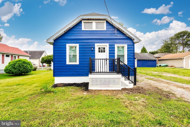 view of front of home featuring a front lawn