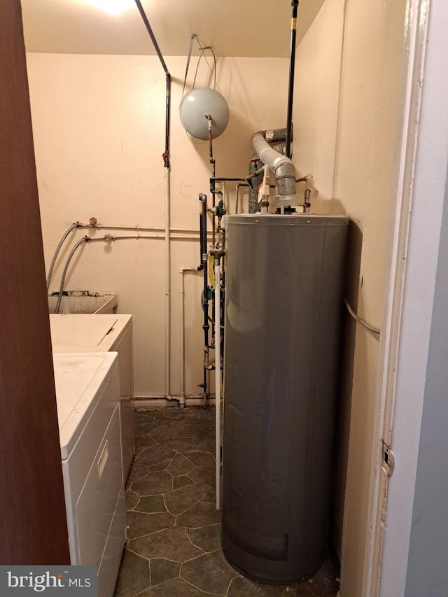 utility room featuring water heater and washing machine and dryer