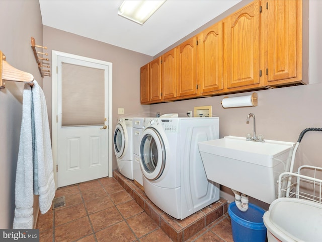 laundry room with washer and clothes dryer and cabinets