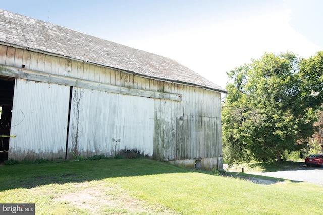 view of outbuilding featuring a yard