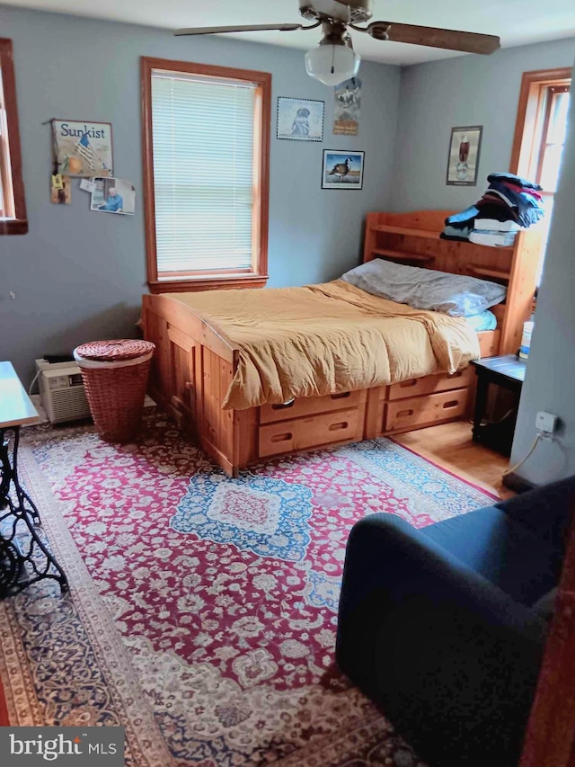 bedroom featuring ceiling fan