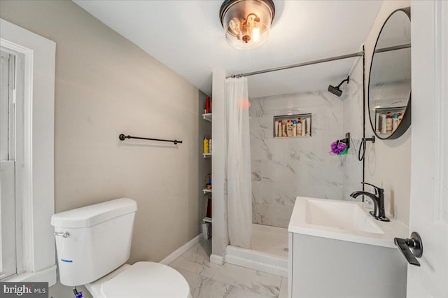 bathroom with a shower with curtain, vanity, and toilet