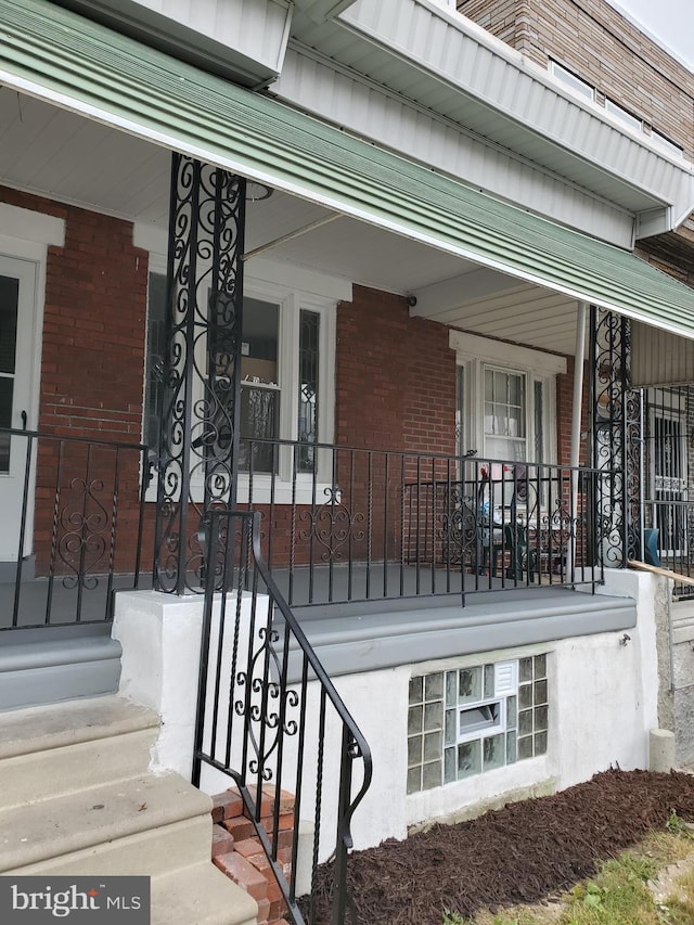 property entrance with covered porch