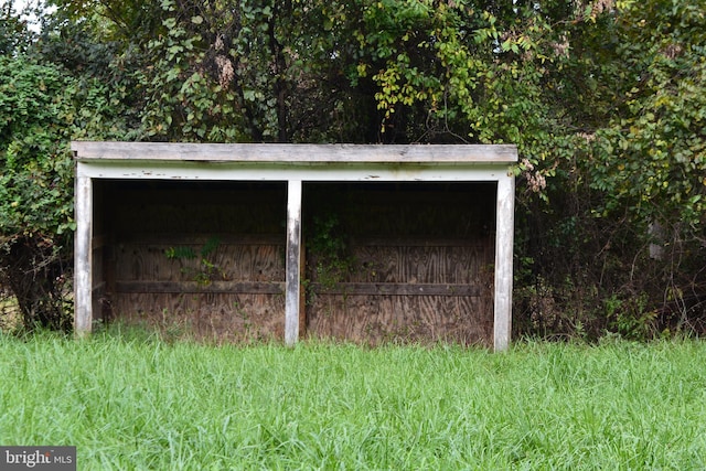 view of outdoor structure