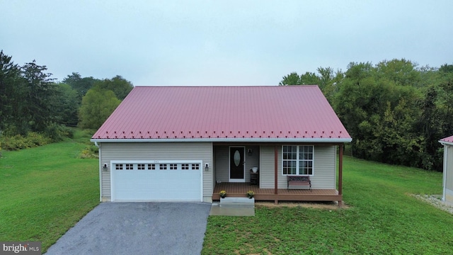 view of front of house featuring a front lawn and a garage