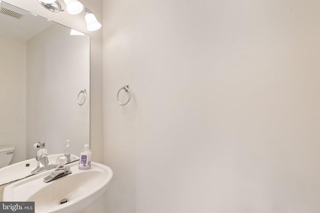 bathroom featuring sink and toilet