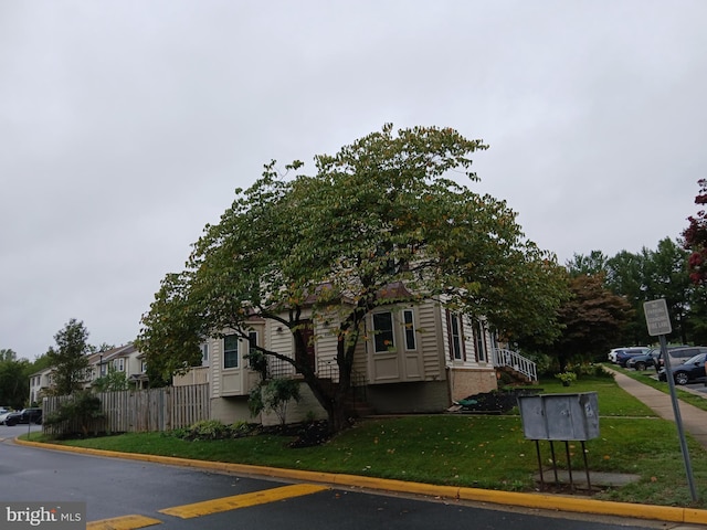 view of front of house with a front yard