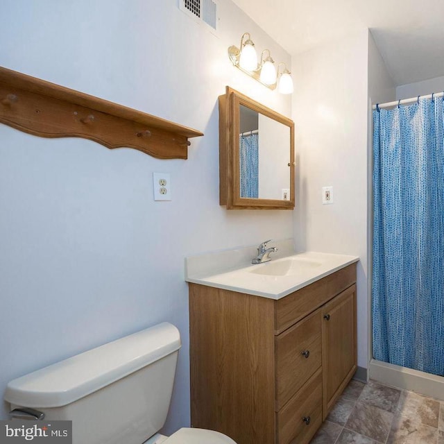 bathroom with a shower with shower curtain, vanity, and toilet