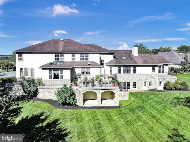 back of house featuring a yard