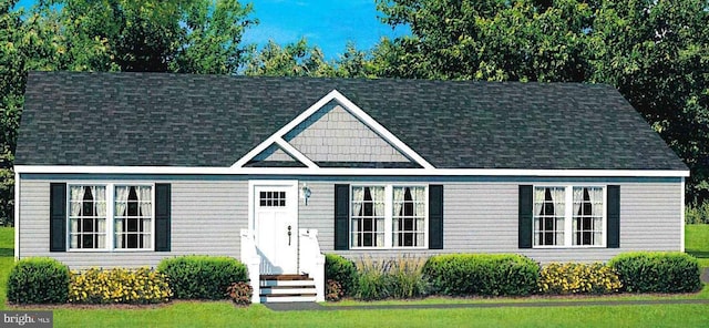 view of front of property featuring a front yard