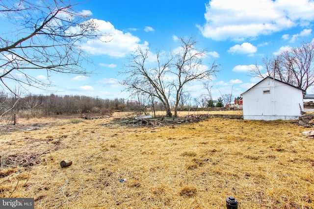 view of yard with a rural view