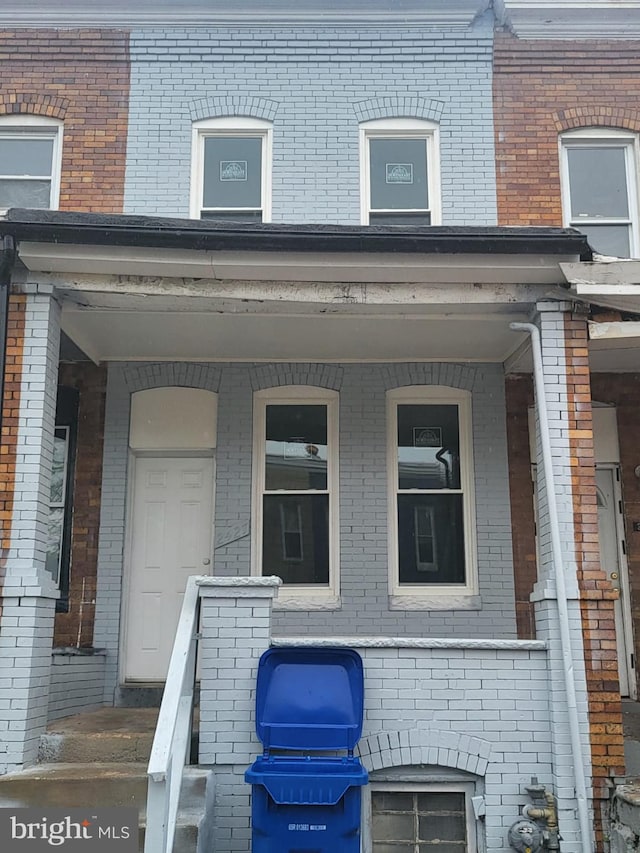 property entrance with covered porch