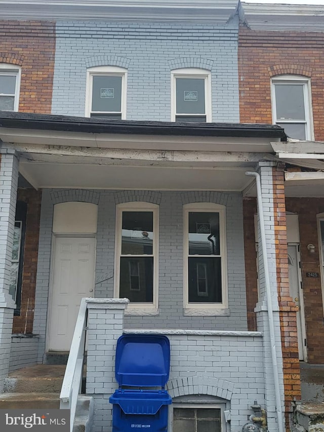 entrance to property featuring covered porch