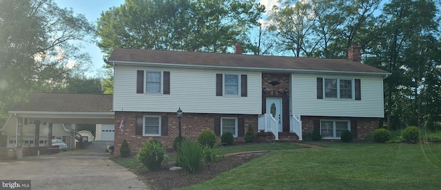 split foyer home with a carport and a front yard