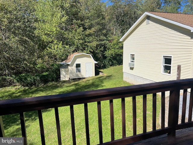 view of yard with a storage shed