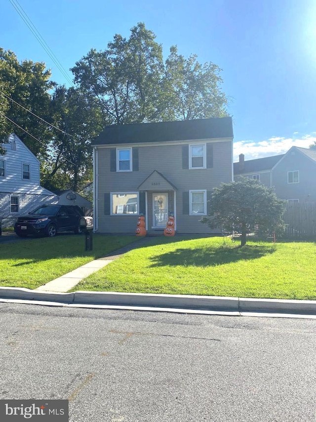 view of front facade with a front yard