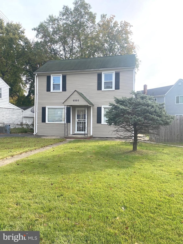 view of front of property with a front yard