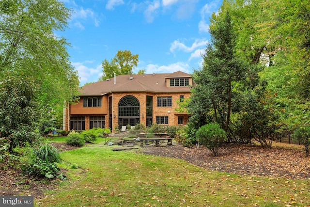 back of house featuring a lawn