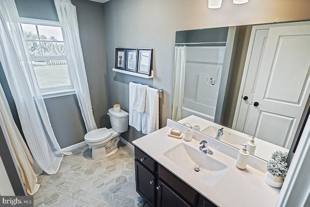 bathroom with a shower with curtain, vanity, and toilet