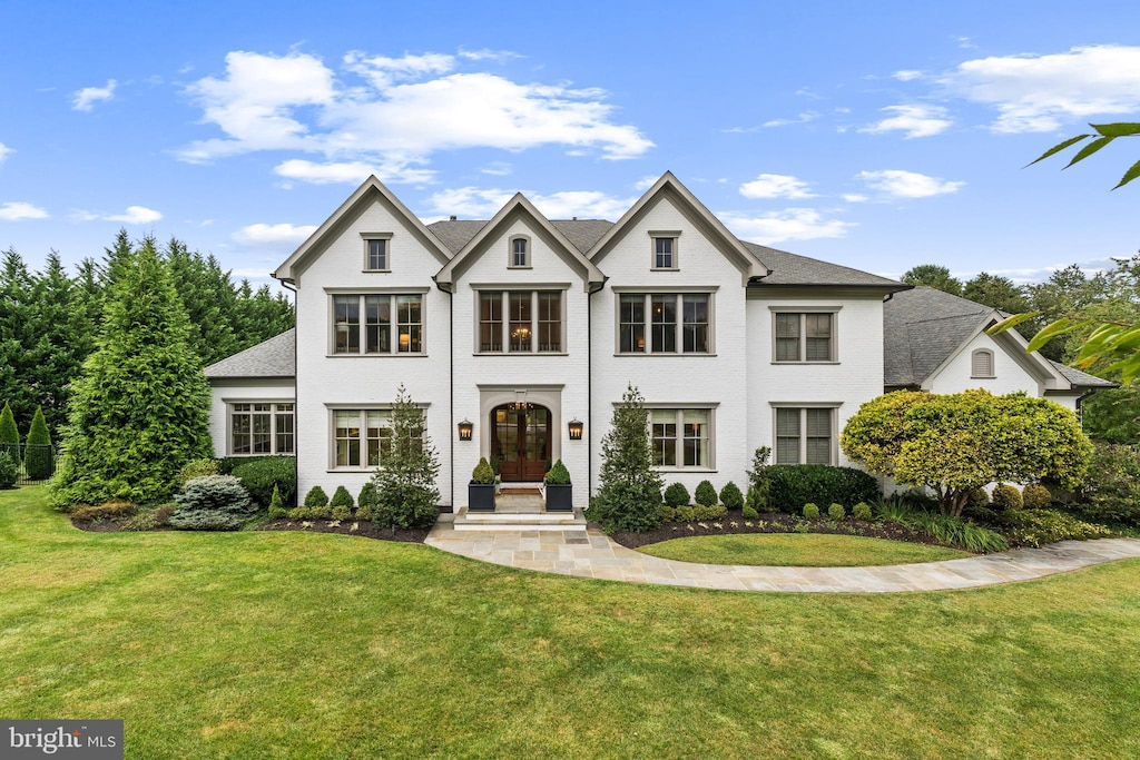 view of front of house with a front lawn