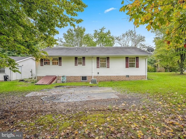 rear view of house featuring a yard