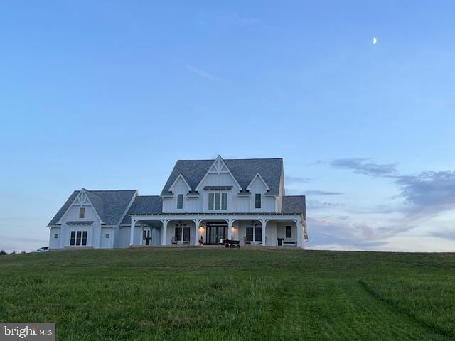 view of front of house featuring a front lawn