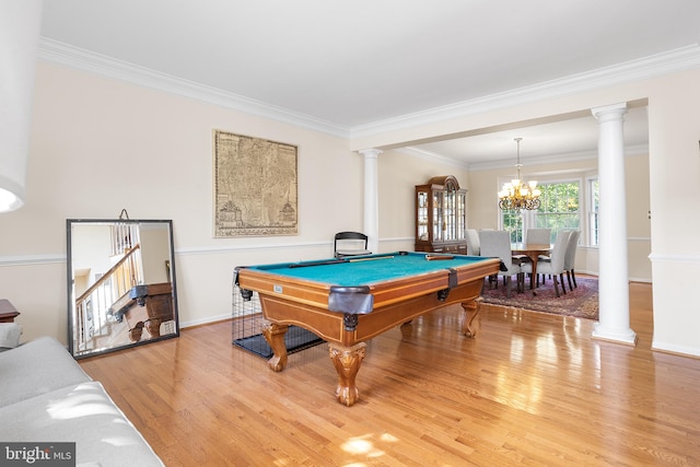 rec room with a notable chandelier, crown molding, hardwood / wood-style floors, and billiards