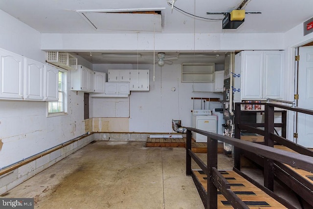 basement with ceiling fan and washing machine and clothes dryer