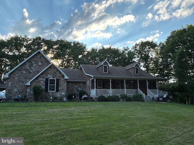 view of front of home featuring a porch and a front lawn