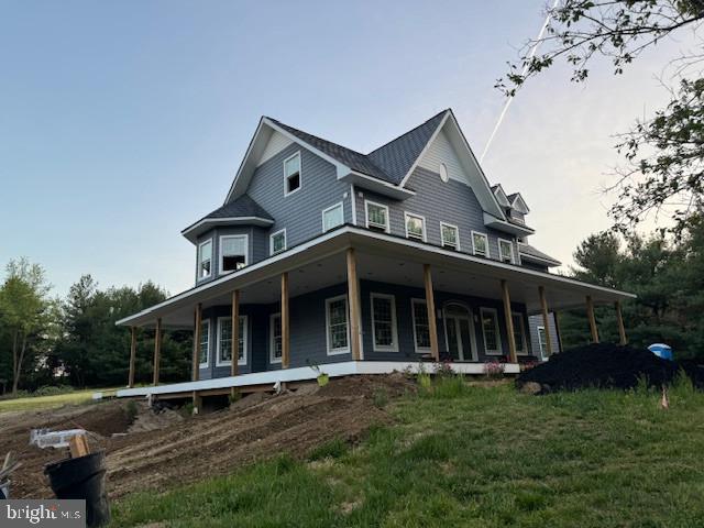 view of front of house featuring covered porch