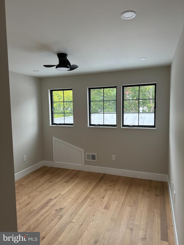 unfurnished room with light wood-type flooring and ceiling fan