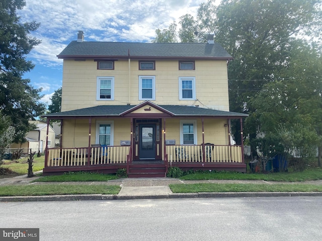 view of front of property featuring a porch