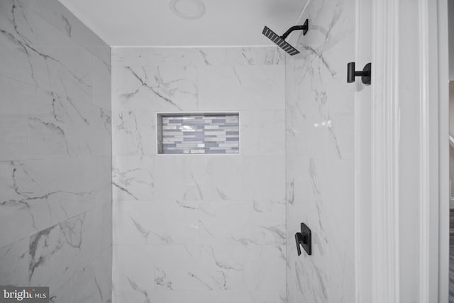 interior details with a tile shower