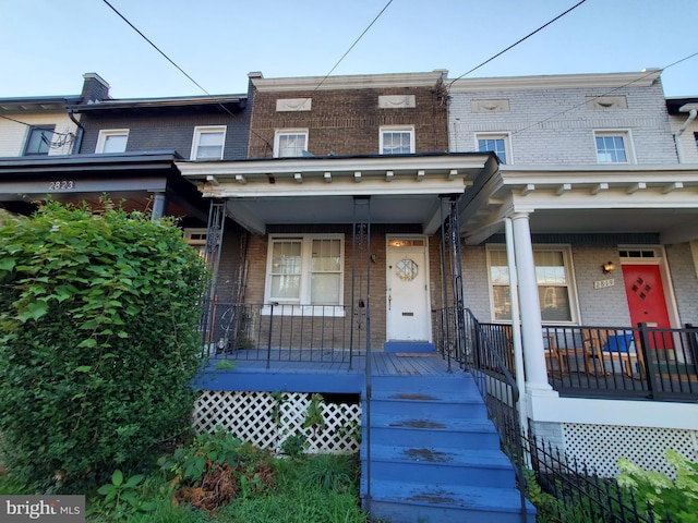 townhome / multi-family property with a porch